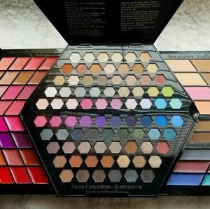 ***SOLD*** Sephora Holidays Palette